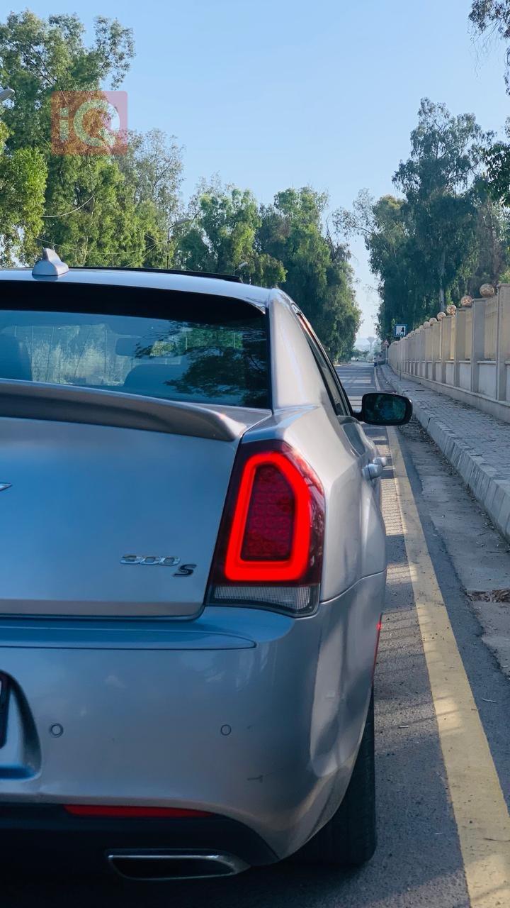 كرايسلر 300